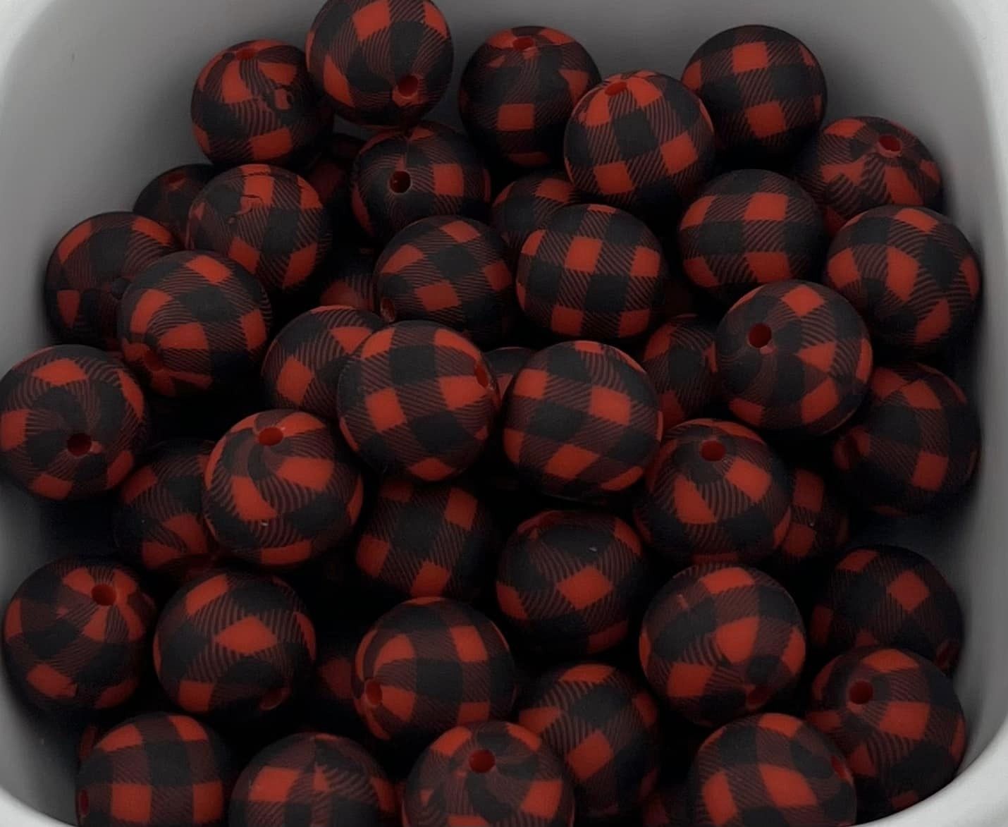 Pack of 20 15MM Red Buffalo Plaid beads