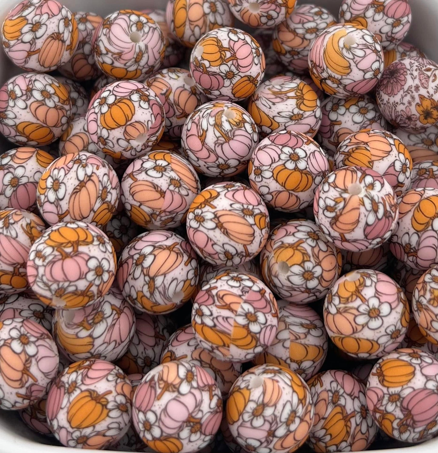 Pack of 100 15MM Pumpkins and Daisies beads