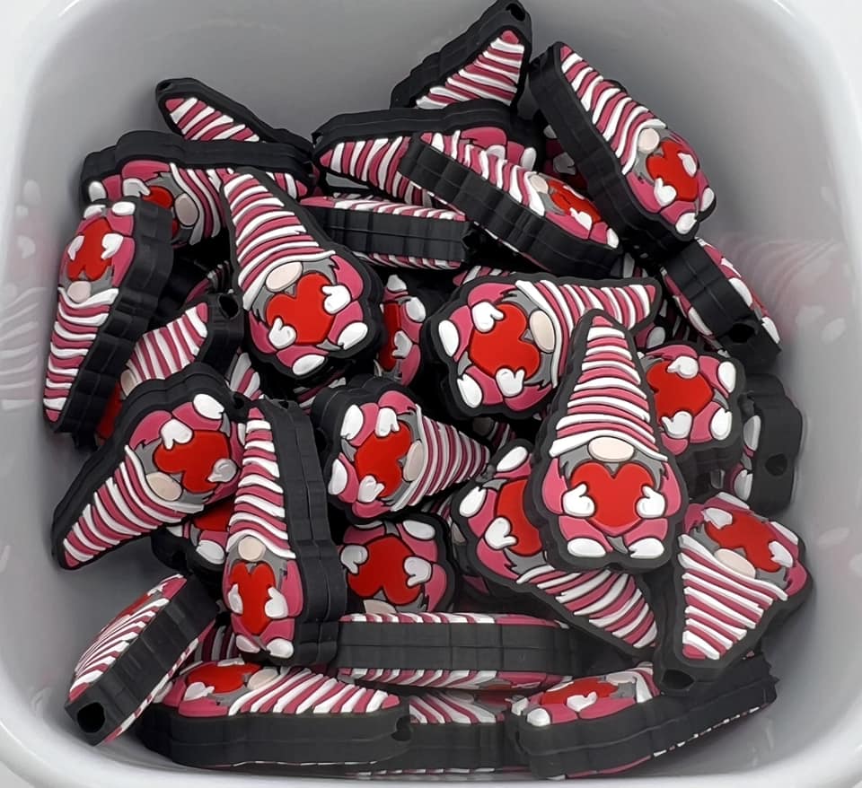 Stripped hat With Heart Gnome Focal