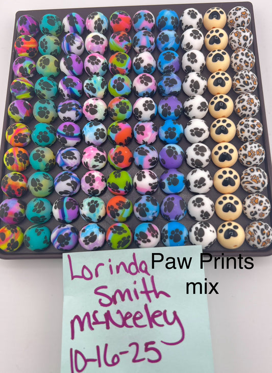 Set of 100 15mm silicone Paw Print Bead set